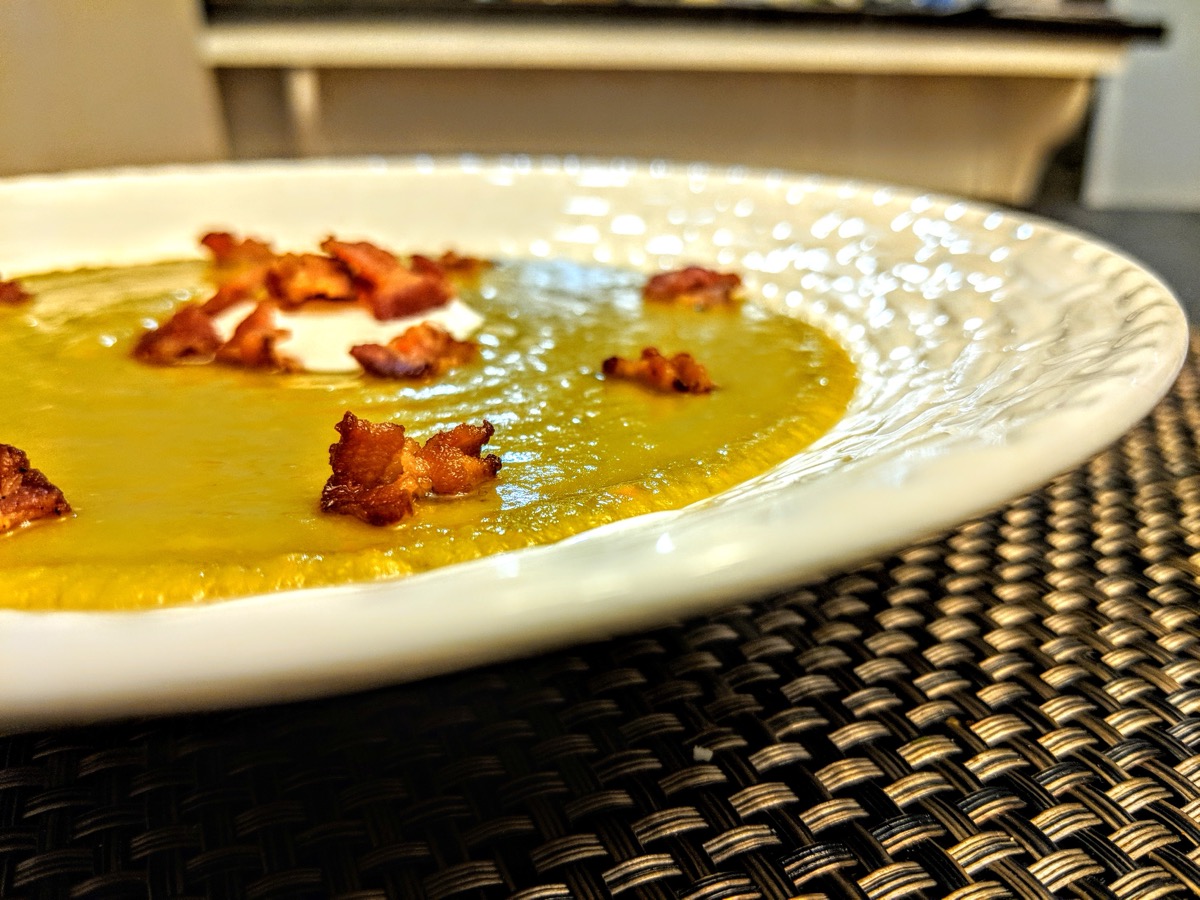 Split pea soup with crispy bacon
