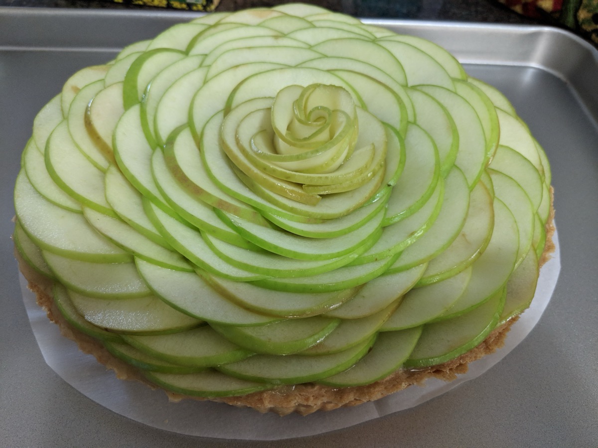 Apple rose tart
