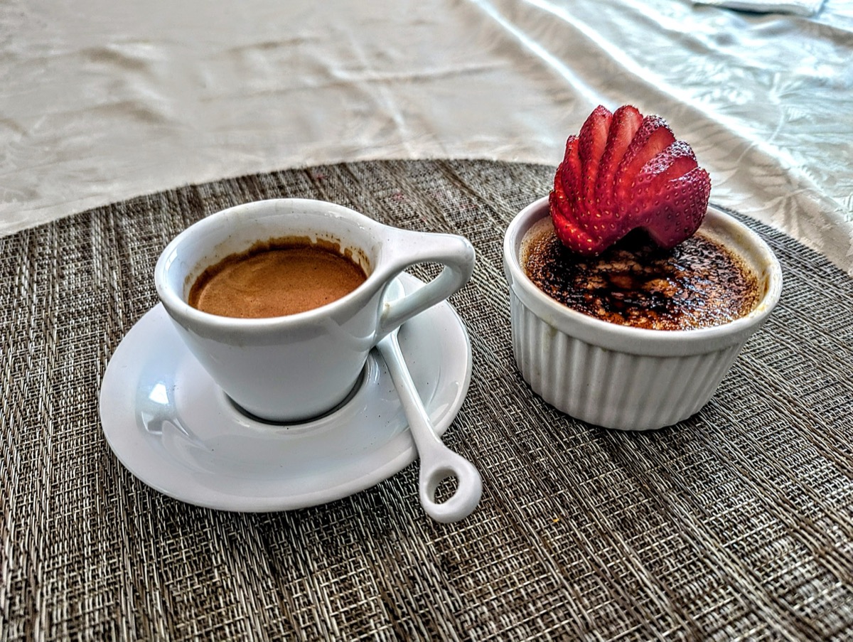 Crème brûlée with strawberry and espresso